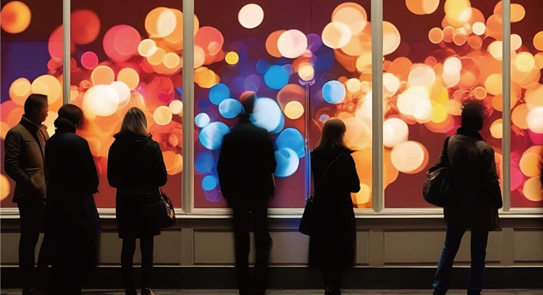 夜の街なかの画像